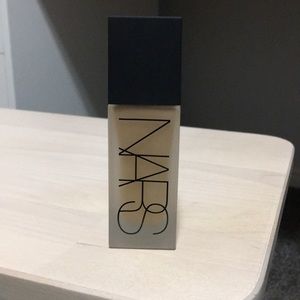 NARS ALL DAY LUMINOUS FOUNDATION IN STROMBOLI